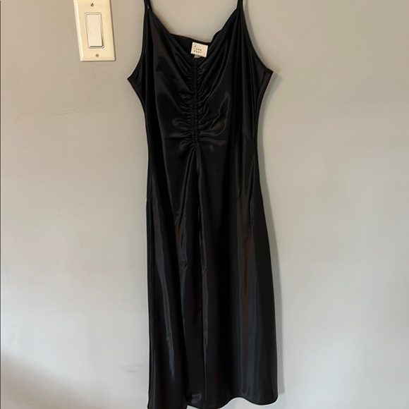 Elegant Black Satin Dress - Picture 1 of 2
